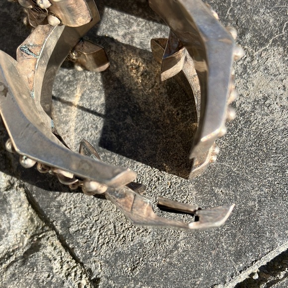 Incredible Vintage Puzzle Bracelet - Picture 7 of 11